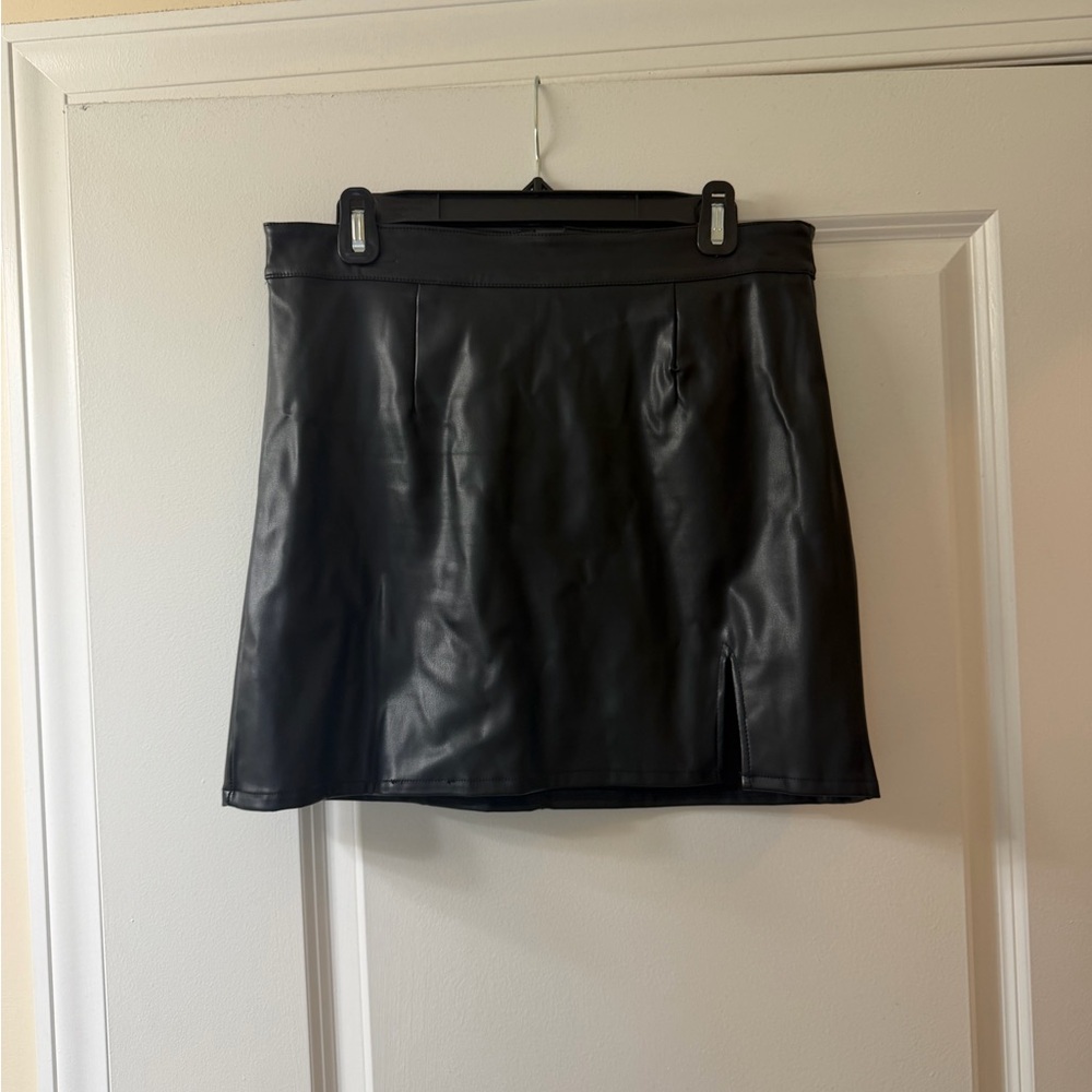 Kendall & Kylie Black Faux Leather Mini Skirt